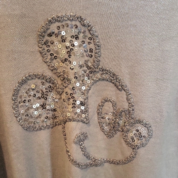 Gray V-Neck Sweater with Embellished Design - Picture 4 of 8